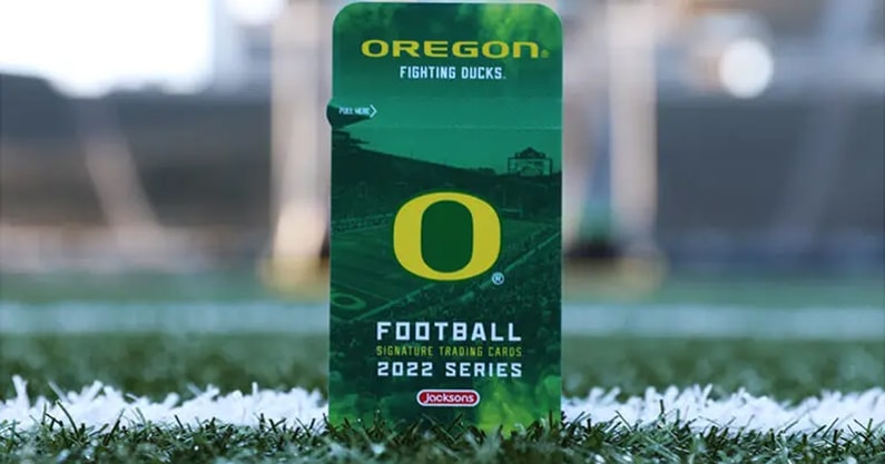 Oregon Ducks release licensed football trading card set made possible through NIL